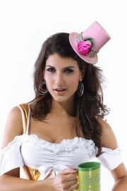 Мини-шляпка, украшенная бусинами и розой
